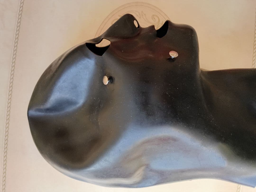 Rubber's Finest 本格ラバーマスク 1.2mm 厚 男