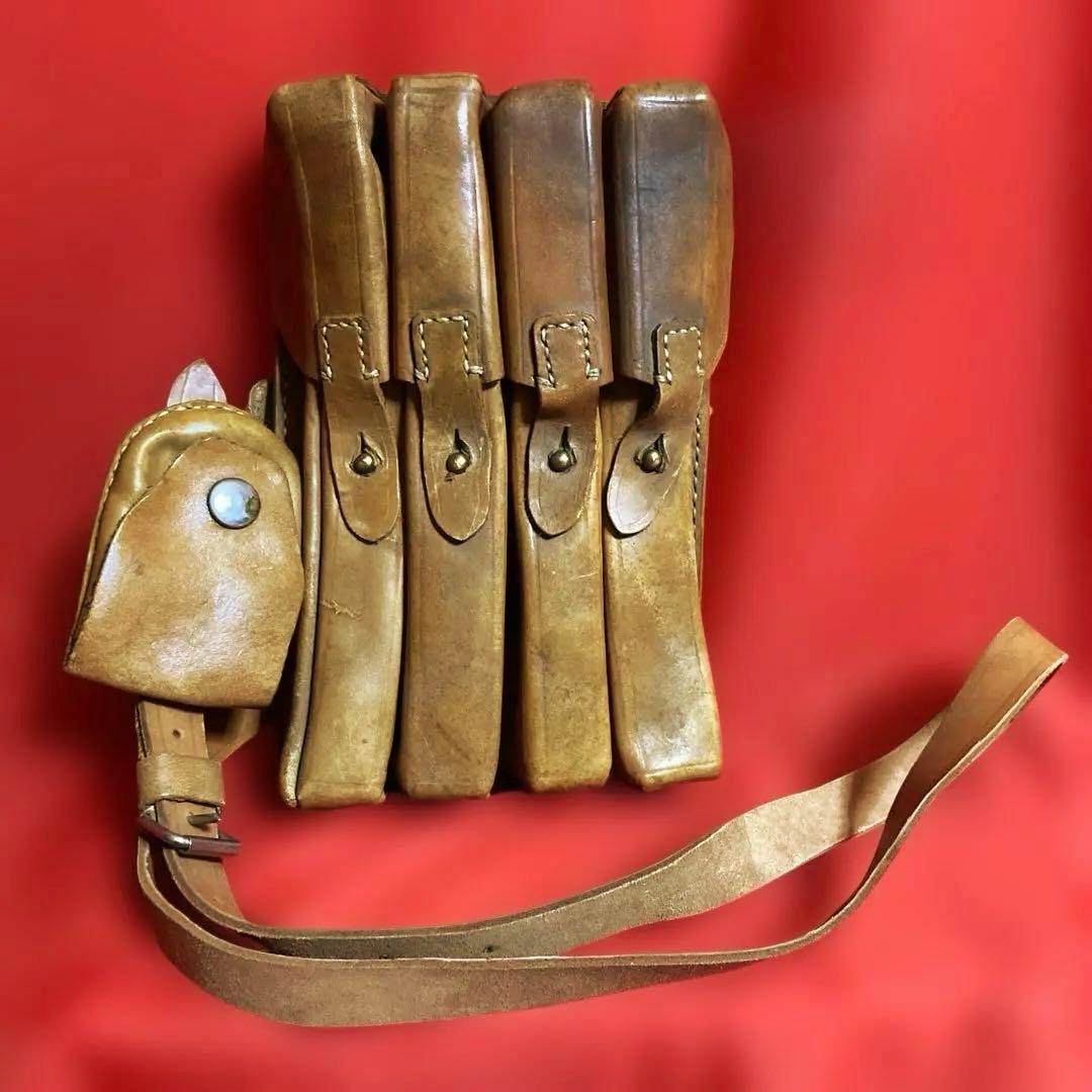 ユーゴスラヴィア人民軍M56サブマシンガン四連レザーマガジンポーチ