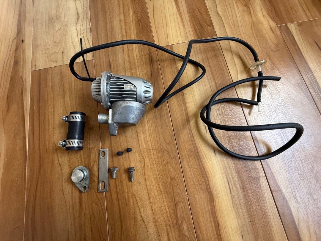 ブローオフバルブ アルミ製 取り付け金具付き