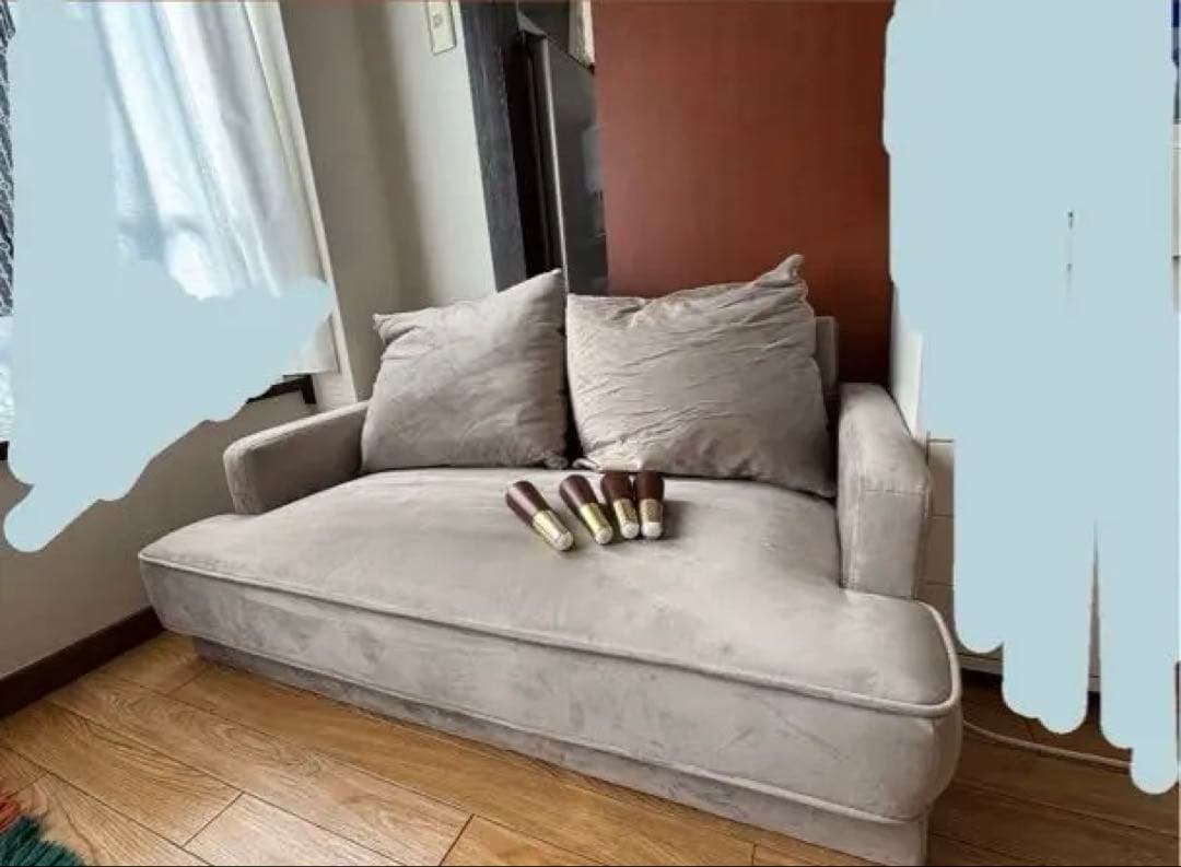 ライトグレー ベルベット 2人掛けソファ　 LOWYA