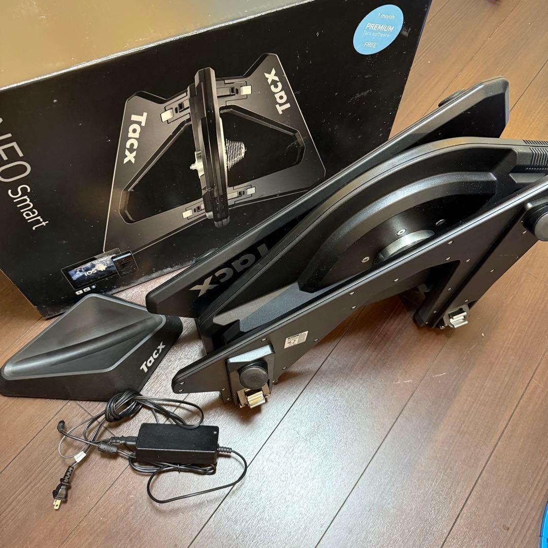 Tacx Neo Smart トレーニングローラー