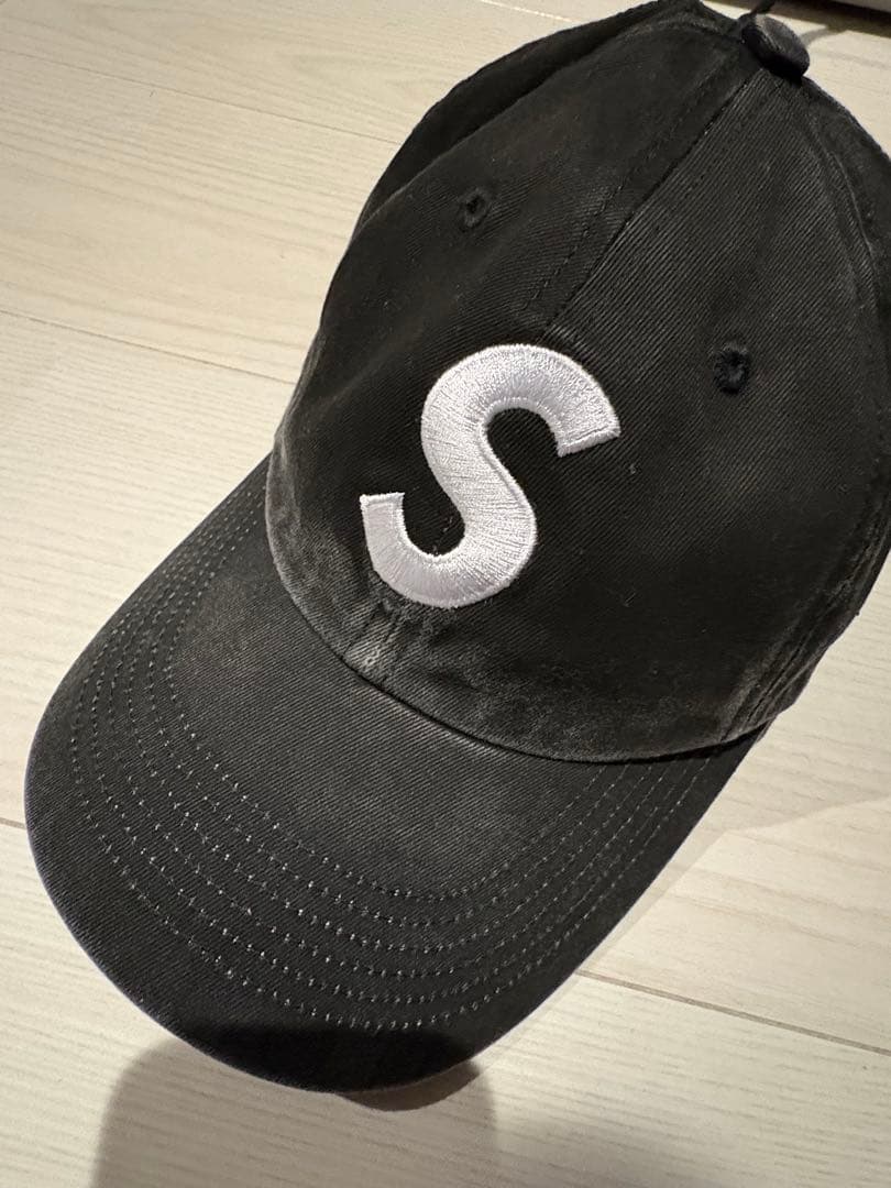 SUPREME 刺繍Sロゴ 黒キャップ