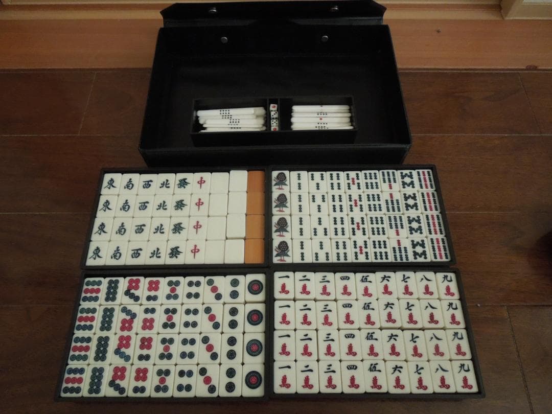 麻雀牌セット 黒色収納ケース付き - メルカリ