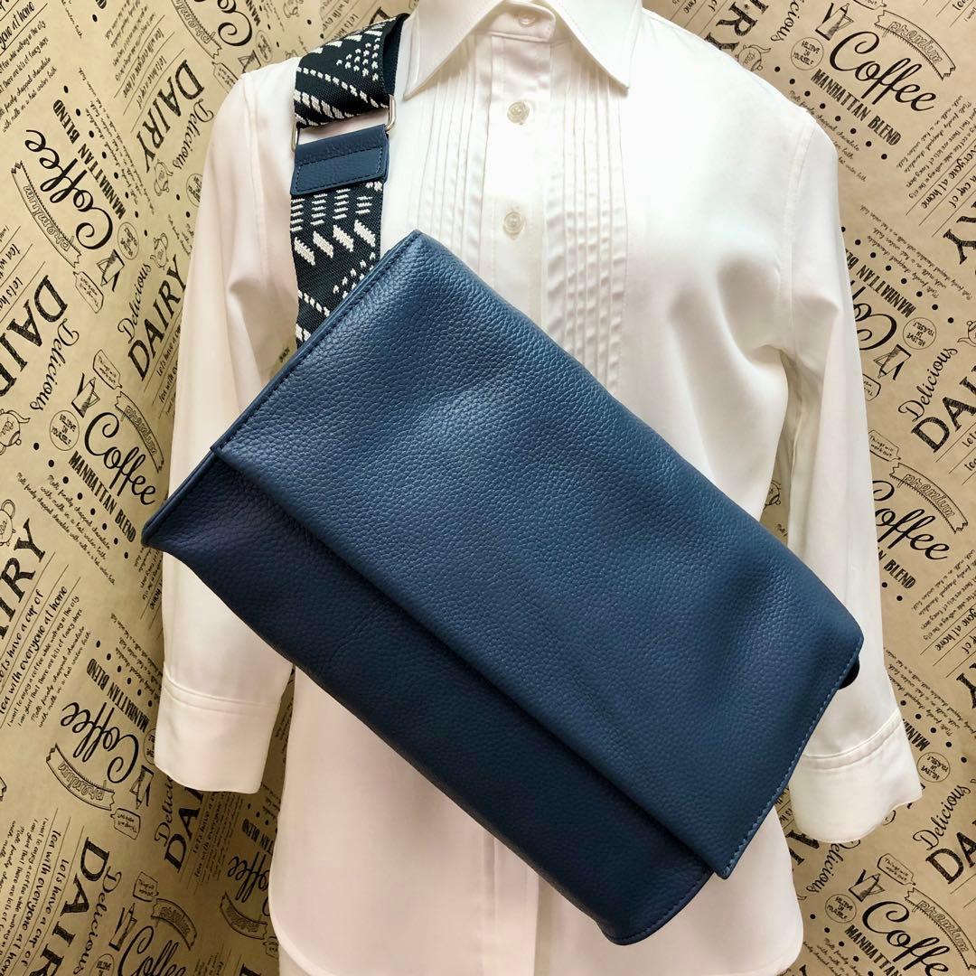 【美品】イアパピヨネ ショルダーバッグ タグ付 レザー ブルー S3030