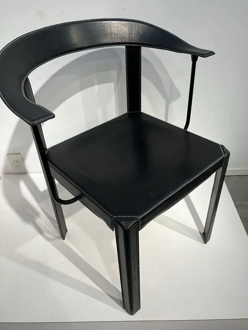 ヴィンテージ、デザイナーズチェア、本革、ポストモダン、カッシーナ、コンラン、