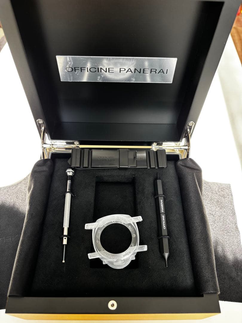 超美品！OFFICINE PANERAI ツールセット 木製ケース時計ベルト付き