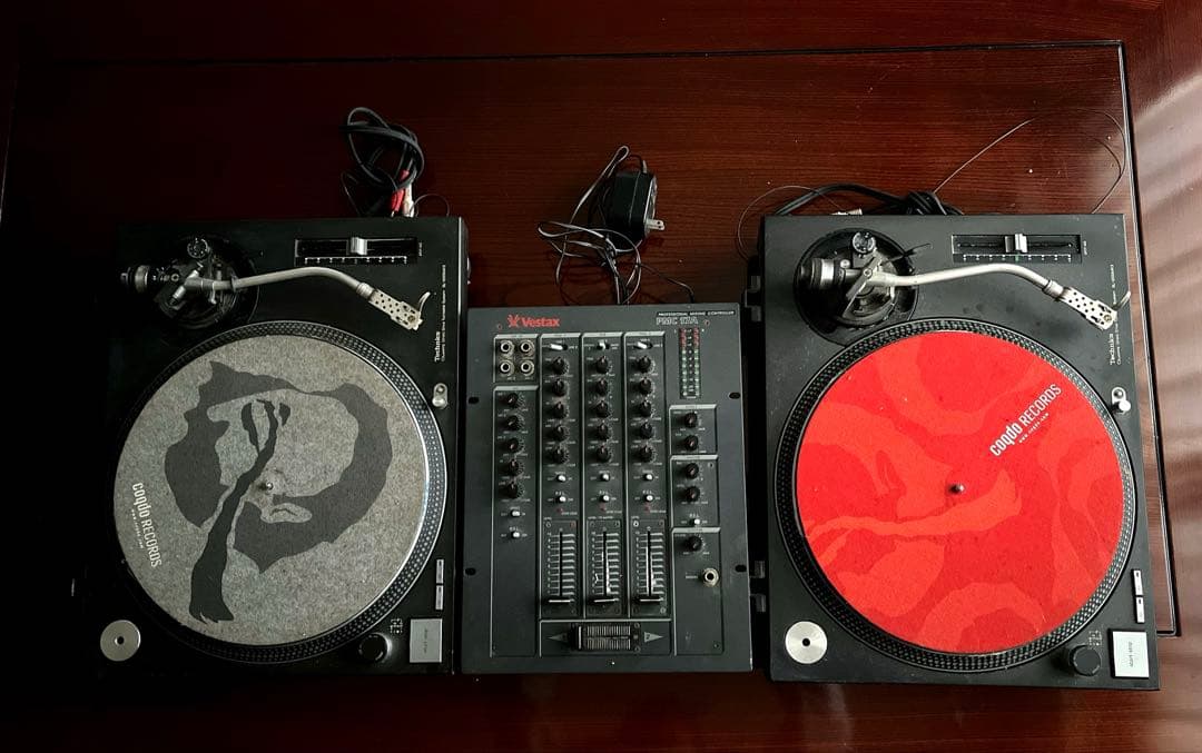 ターンテーブル2台 SL1200MK3 、ミキサー Vestax PMC17A