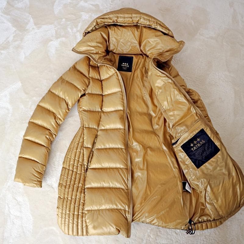 高級✨TATRAS サリン Aライン ロングダウンコート ゴールド M - メルカリ
