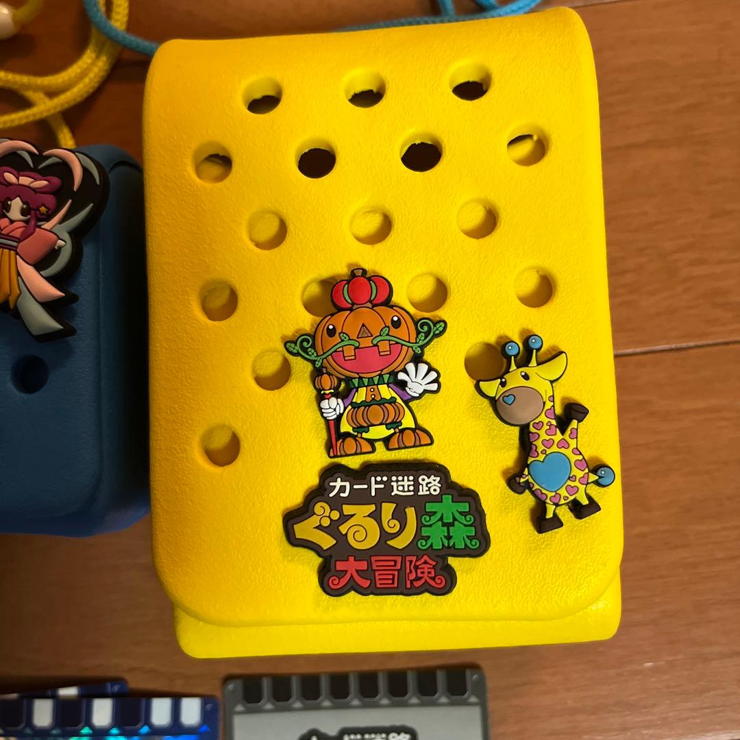 ぐるり森 ポーチ・カード・バッチ・キーホルダーまとめて - メルカリ