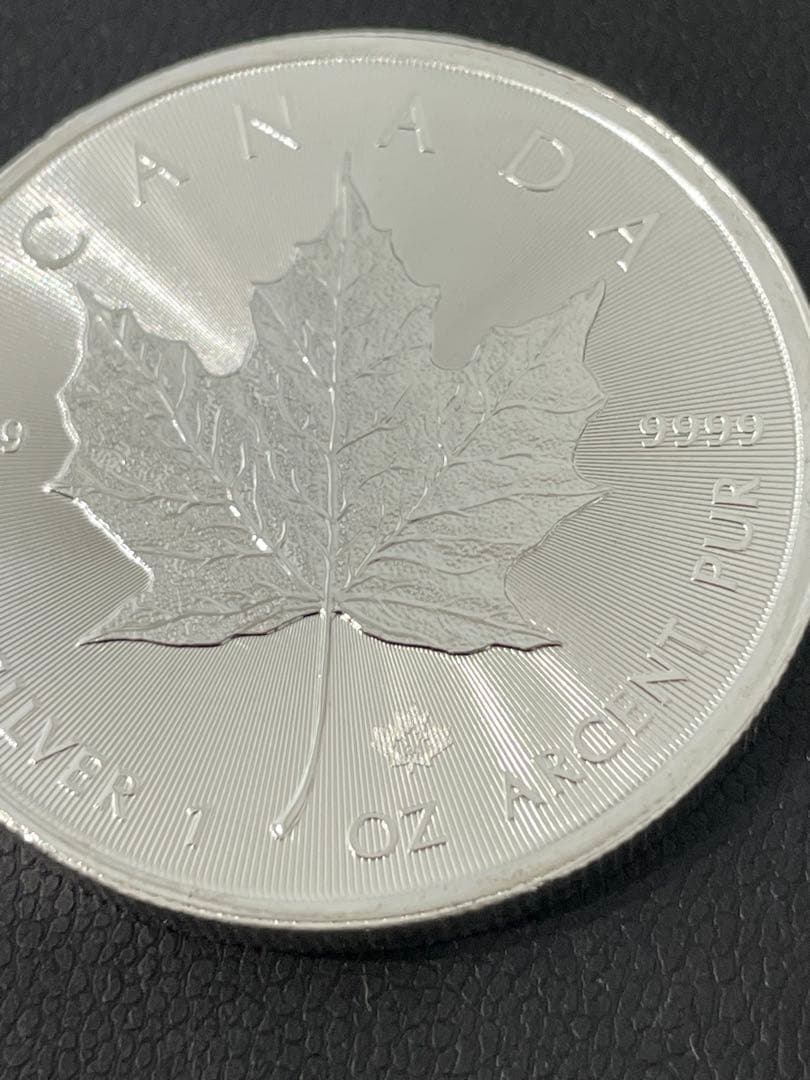 銀高騰中！ メープルリーフ銀貨 1チャールズ国王 スペシャル版 1オンス