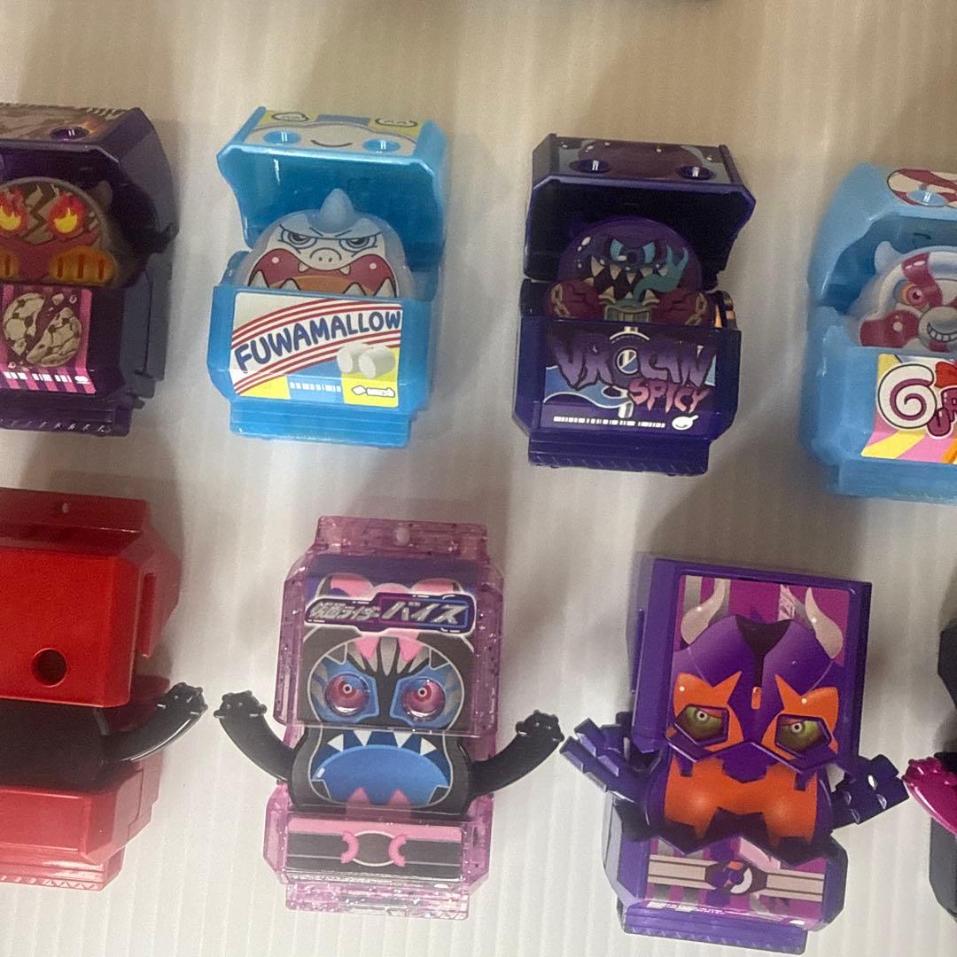 仮面ライダーガヴ DX変身ベルトガヴ & DX変身銃ベイクマグナム