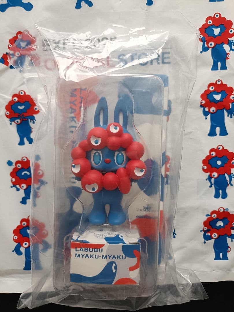 (新品レシート付き)万博限定　ラブブ　ミャクミャク　フィギュア