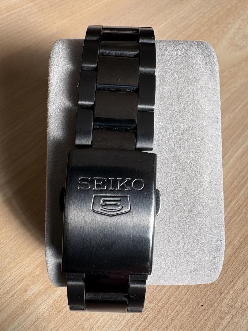 黒い稲妻】SEIKO 5 自動巻き SNKE03KC 裏スケ 逆輸入 箱取説付