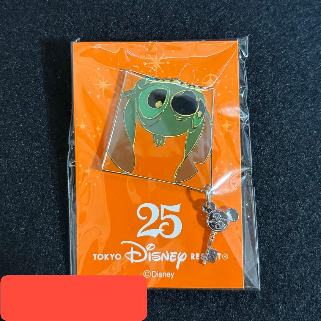 新品】TDR 25周年 記念ピンバッジ スティッチ 鍵チャーム付き 公式