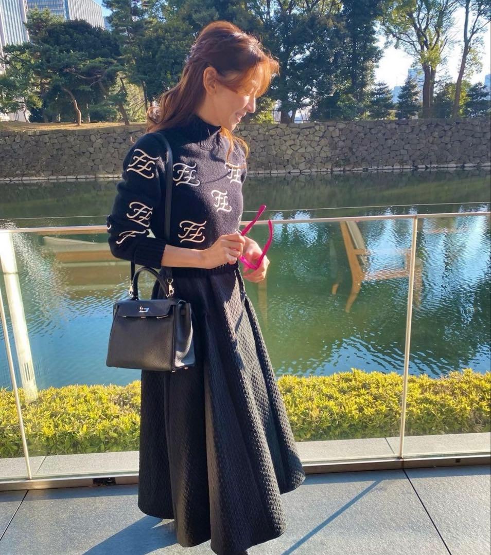 【君島十和子さんご愛用】FENDI ロゴ入り黒ニットセーター 長袖