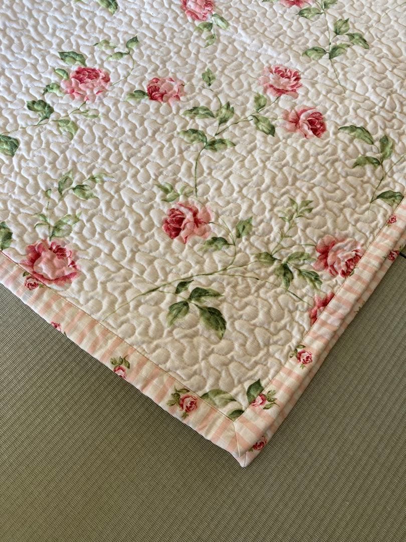 ローラアシュレイ　ラグ　キルティングカーペット　花柄