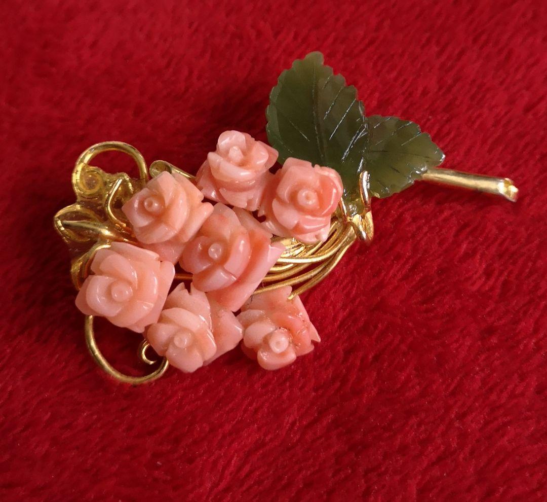 ビンテージ ブローチ 珊瑚 花 彫刻 翡翠 葉 彫刻 フラワー カメオ 246 楽天市場】ミッド珊瑚 豪華 菊の花の彫り帯留め 兼ブローチ 和小物 帯