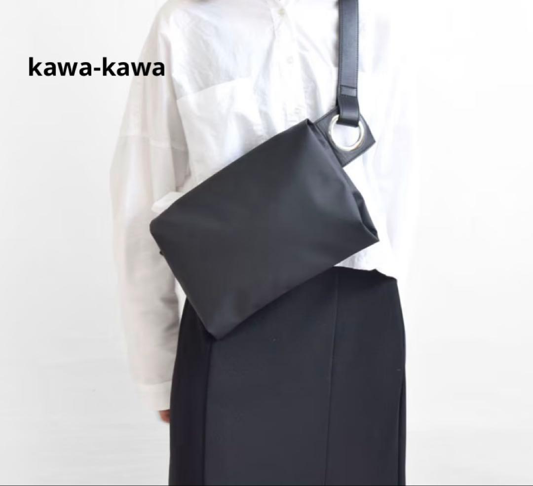 カワカワhatomeボディバッグ Rubber-cho ラバー 防水 本革 rubber-cho】hatomeボディバッグMサイズ | ボディバッグ