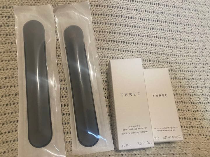 新品THREEクレンジングセットとシャドーブラシセット