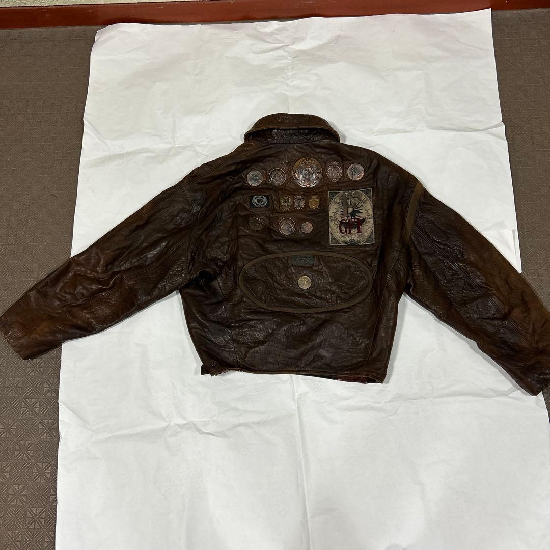 パッチ付きダークブラウンレザージャケット