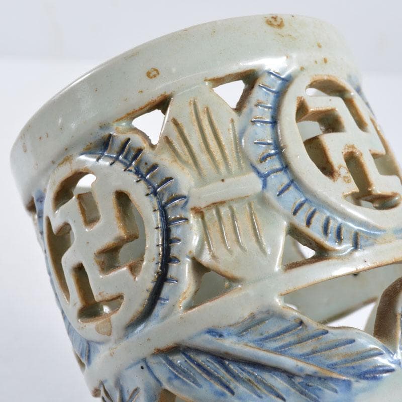 朝鮮 李朝 高麗白磁 染付 鏤雕卍葉文透かし 筆筒 G R4660 - メルカリ
