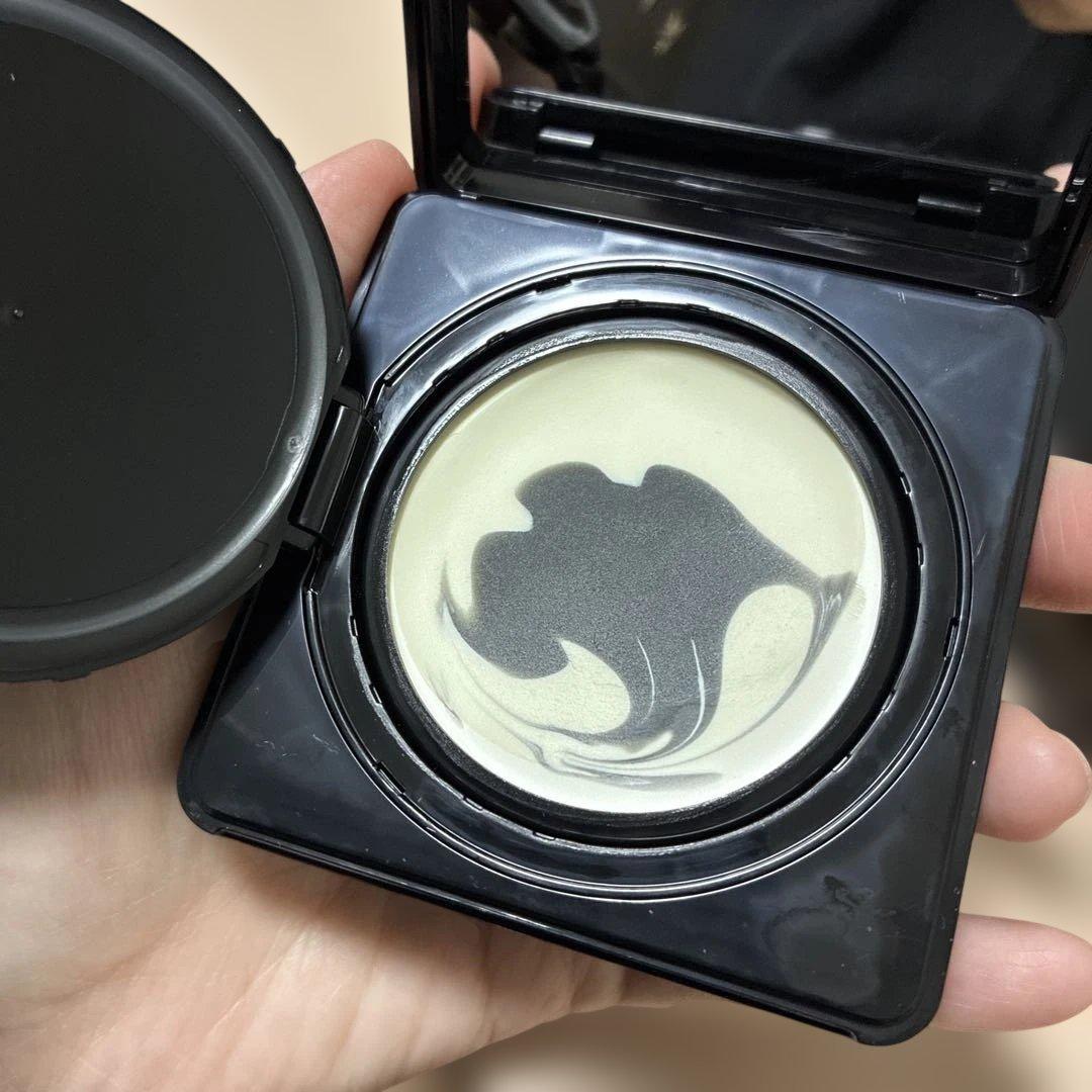 ジバンシイ　ソワンノワールUVコンパクト