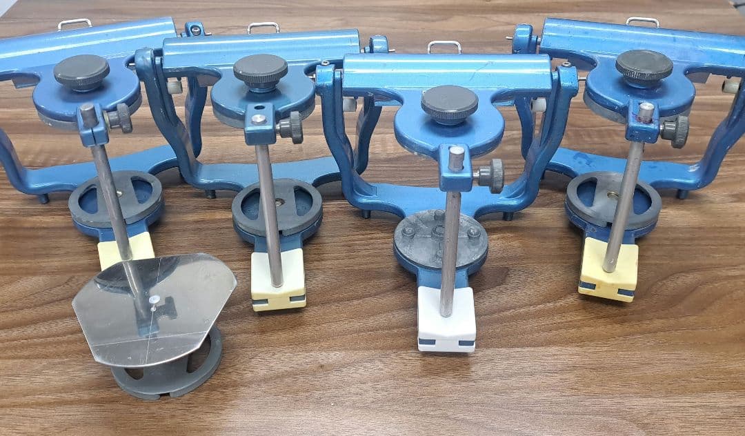 歯科技工　咬合器　美品　DENTALHOBY デンタルホビー　4台 平面板付属 Yahoo!オークション -「咬合器 ホビー」の落札相場・落札価格