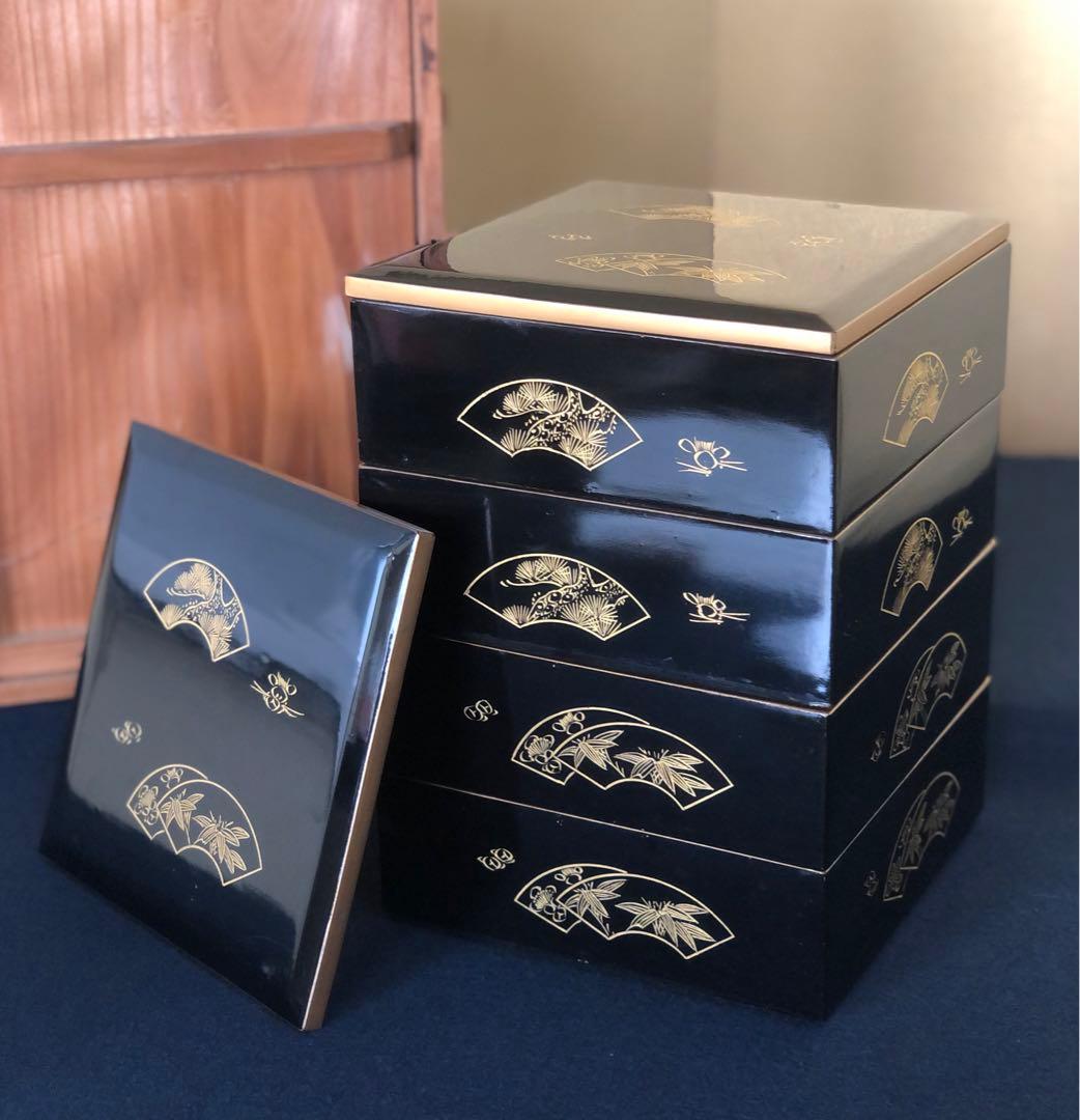 《R》黒内梨地 沈金扇松竹梅図 四段重 替蓋 木製漆器 木箱　260128く2