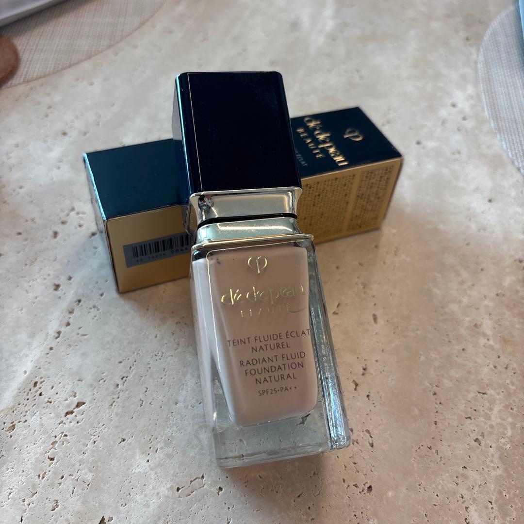 クレ・ド・ポー ボーテ タンフリュイドエクラ ナチュレル オークル10 35ml