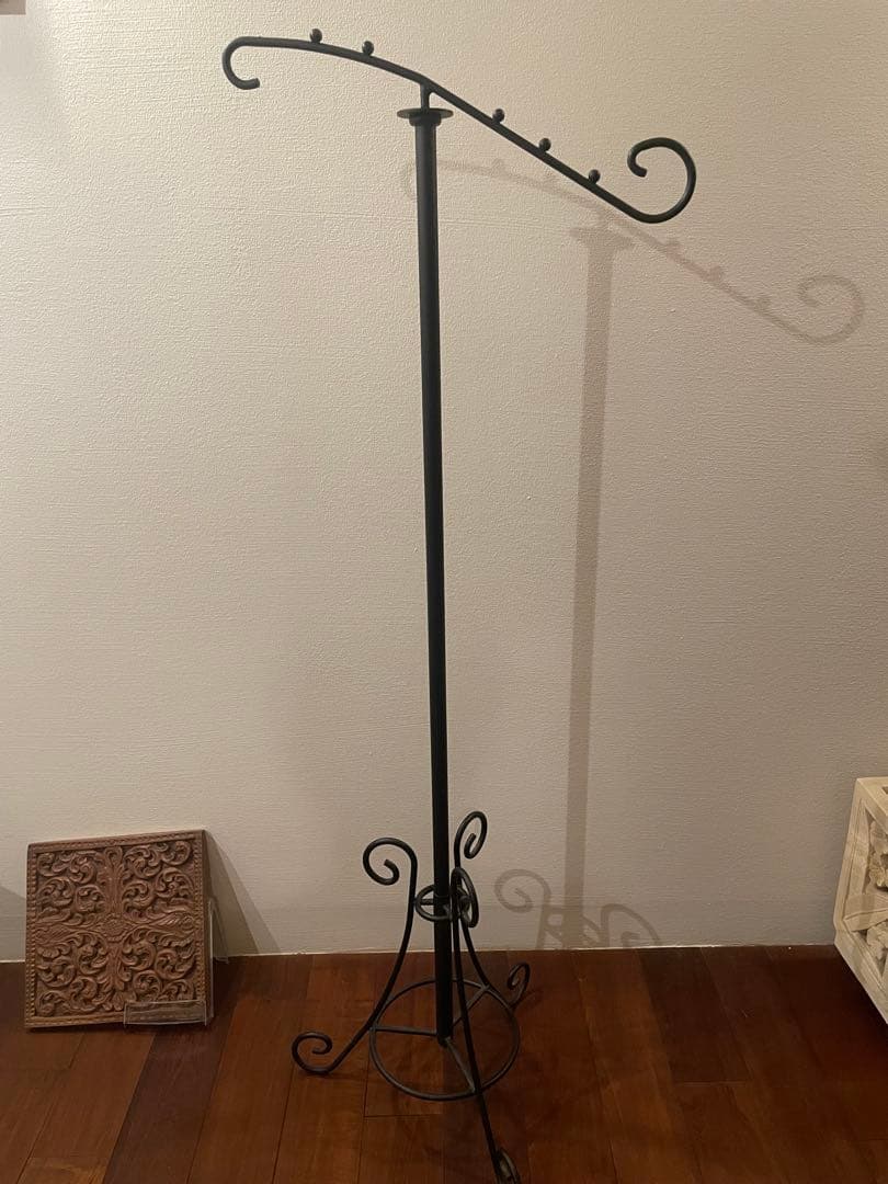 ブラック金属製ハンガーラック　傾斜ラック　店舗仕様