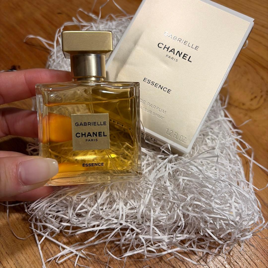 未使用シャネル香水 Essence35ml Chanel
