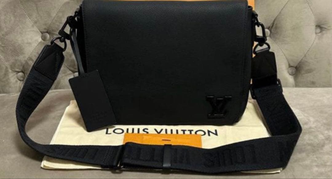 極上美品✨ルイヴィトン M57080 テイクオフ・メッセンジャー ICチップ