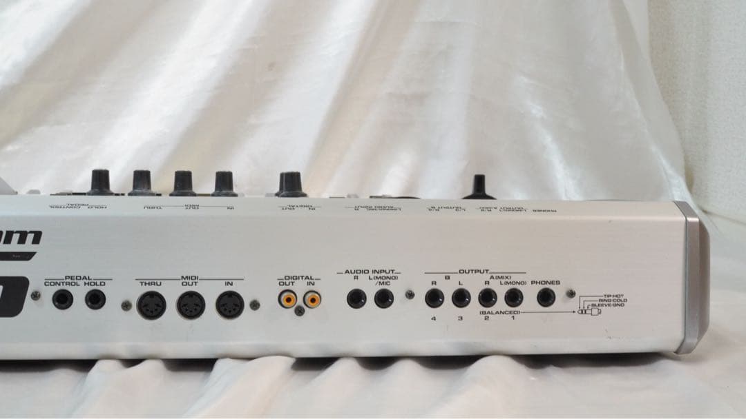 Roland Fantom-X6 シンセサイザー 動作確認済み ※液晶難あり - メルカリ