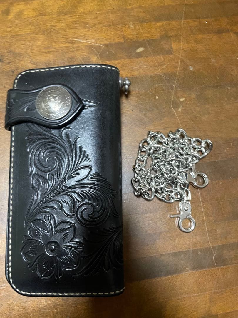 Funny ブラックレザーエンボス長財布 チェーン付き