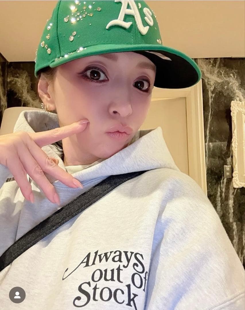 浜崎あゆみ　着用　NEWERA キャップ　スワロフスキー