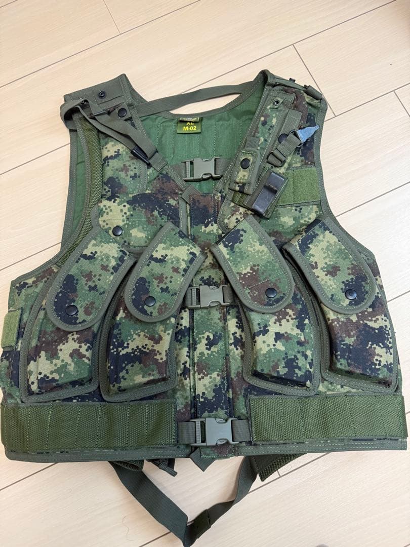 セルビア軍 現行 M10迷彩　ベスト