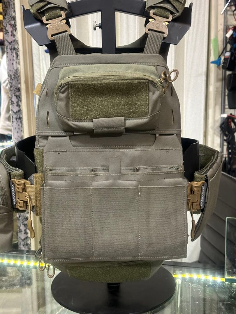 全て実物 FERRO CONCEPT 他 組み込み内容全て実物プレートキャリア