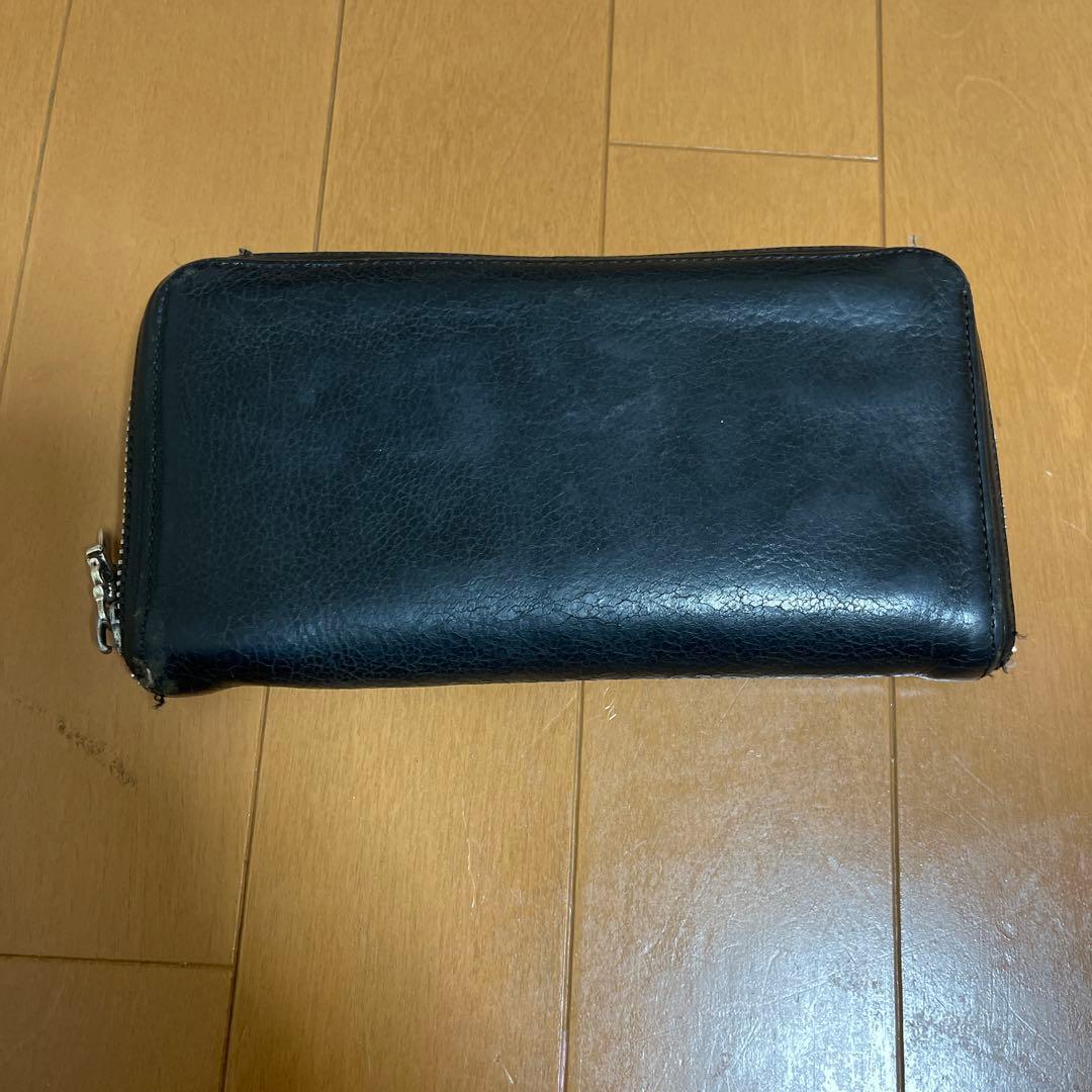 黒の長財布 シルバーのジッパー付き　クロムハーツ