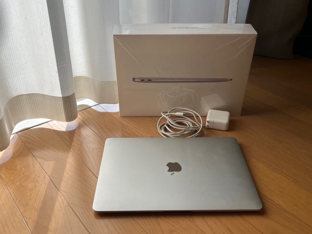Macbook Air M1 (2020,16GB,1TB)、スリーブケース付