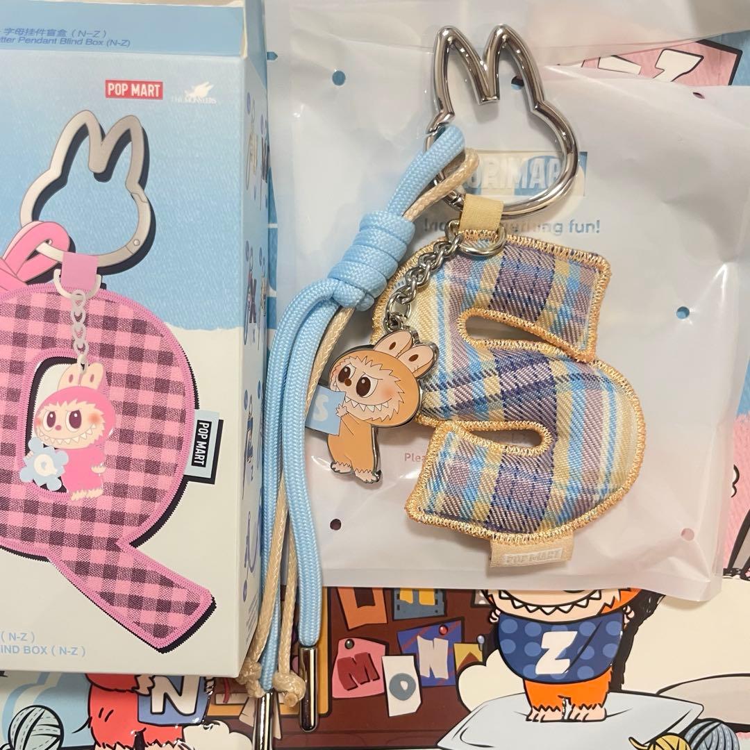 ラブブ PIN FOR LOVE イニシャル アルファベット キーリング S - メルカリ