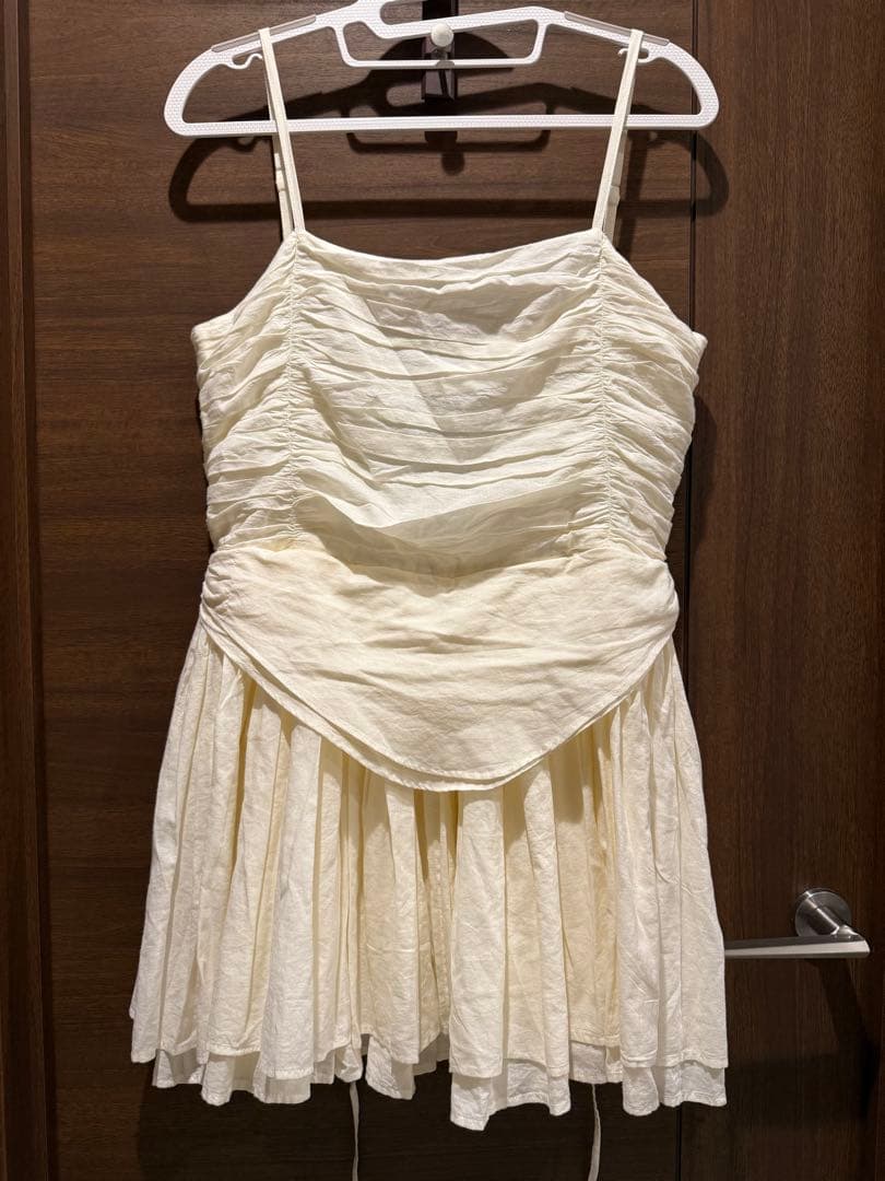 クリンクルクリンクルクリンクル　アイボリー フリル付きキャミソール SALON adam et ropé(サロン アダム エ ロペ) / 【J'aDoRe・店舗限定