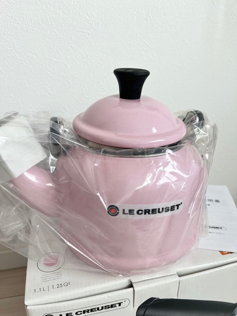 《新品未使用》ル・クルーゼ/ ピンク /ケトル/デミ/1.1L