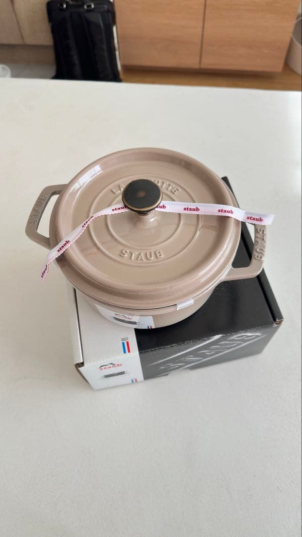 ✨新品✨ストウブ ラ・ココット ラウンド 18cm リネン ベージュ