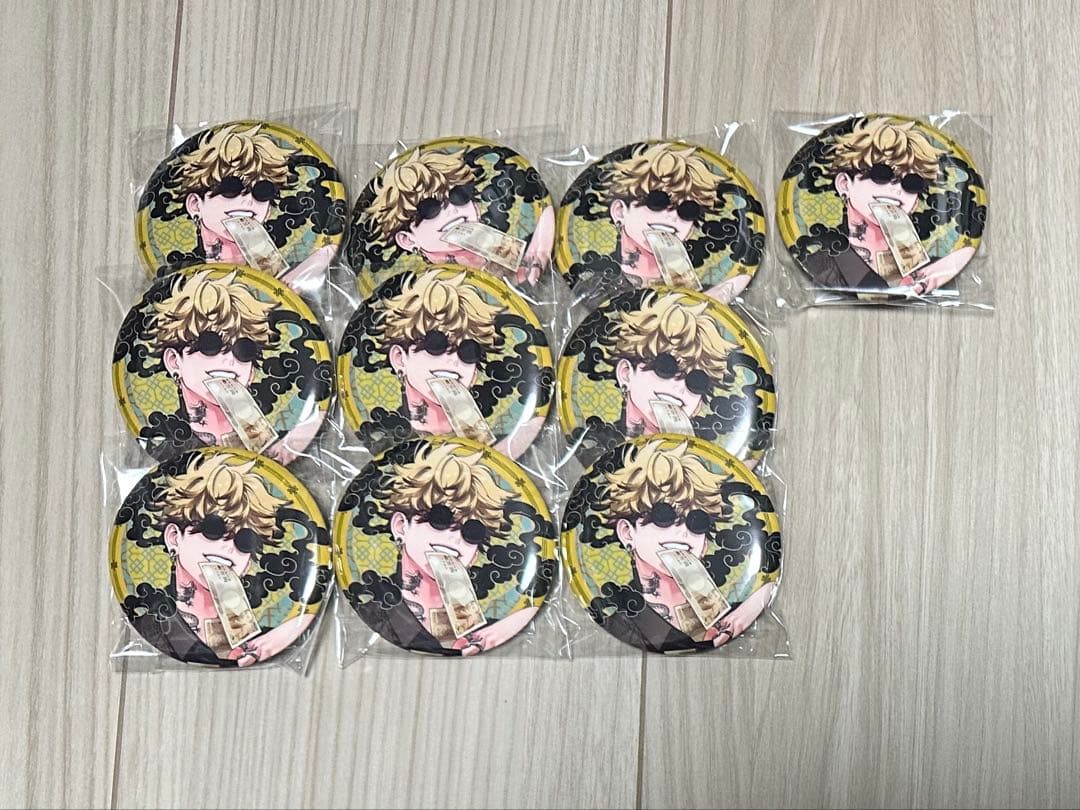 極楽街 近すぎて美しい極近店ver チェーン付き缶バッジ 辰臣 ⚠️ 極楽街 近すぎて美しい極近店 チェーン付き缶バッジ 辰臣 - メルカリ