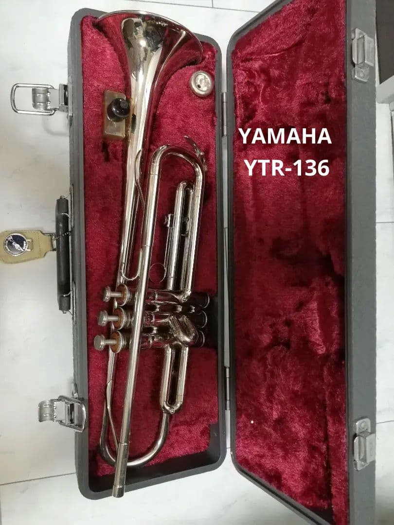 シルバー 3バルブ トランペット ケース付き