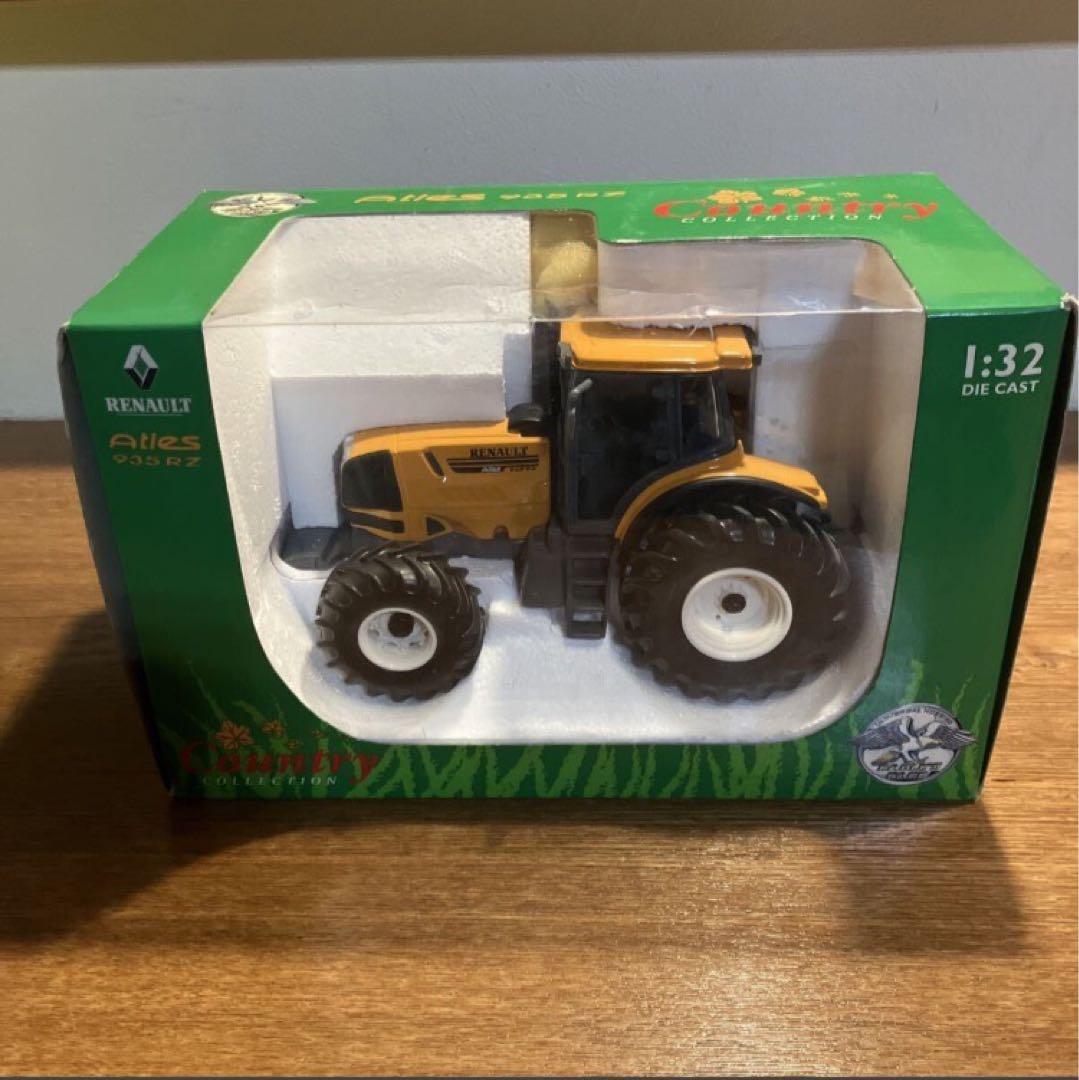 Renault Atles 935 RZ トラクター　1:32