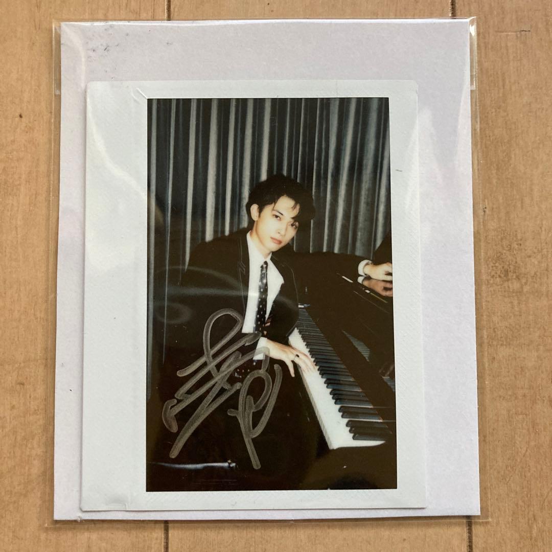 吉沢亮直筆サイン入りポラ - メルカリ