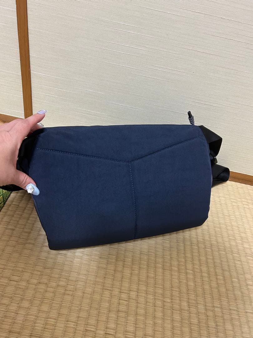 美品 bellroy ベルロイ ボディーバッグ 大きめ ネイビー - メルカリ