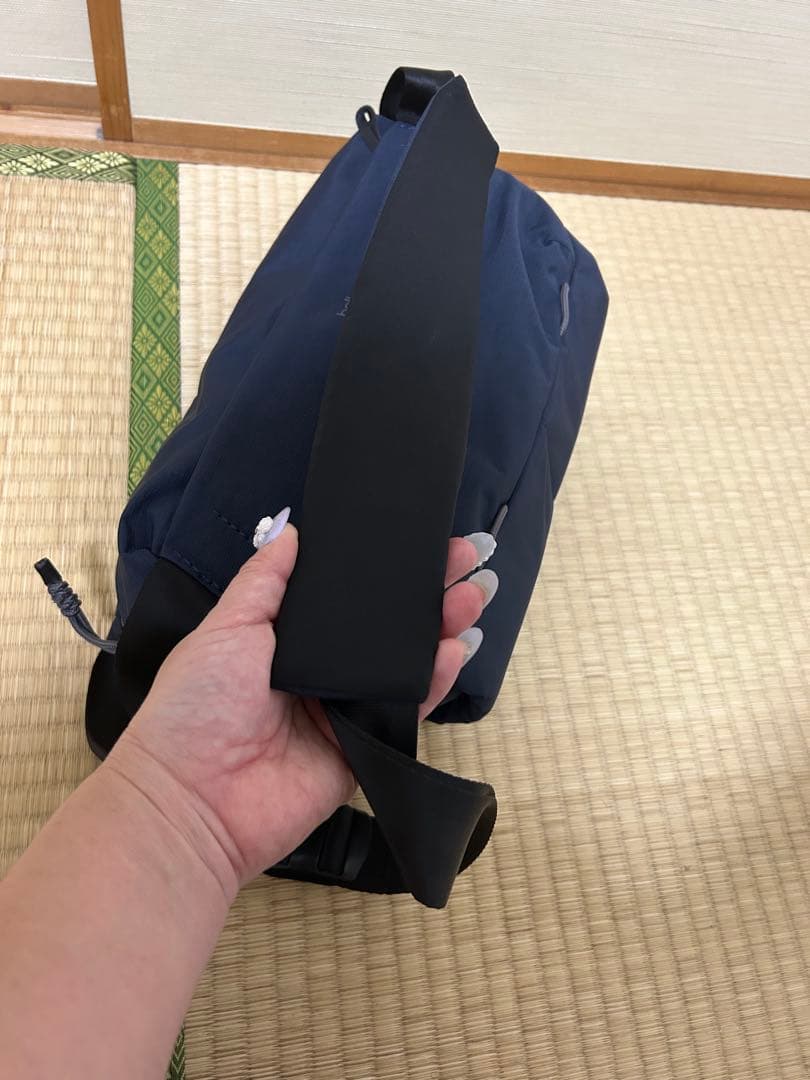 美品 bellroy ベルロイ ボディーバッグ 大きめ ネイビー - メルカリ