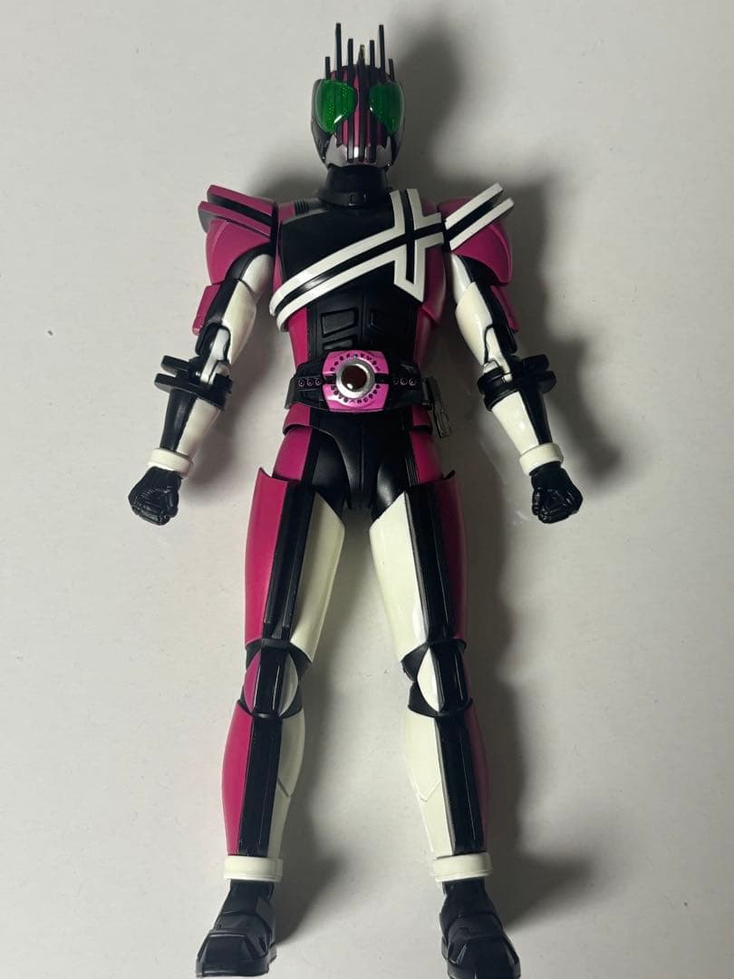 S.H.Figuarts　真骨彫製法　仮面ライダーディケイド